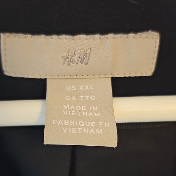 H&M Black Sleeveless Vest - Picture 2 of 7